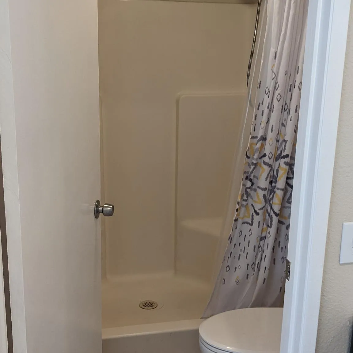 3 bed, 1150 sqft, $1,950 — Photo 2