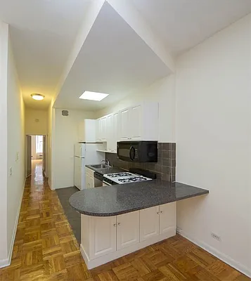 Rented by Icon Realty Management | media 32