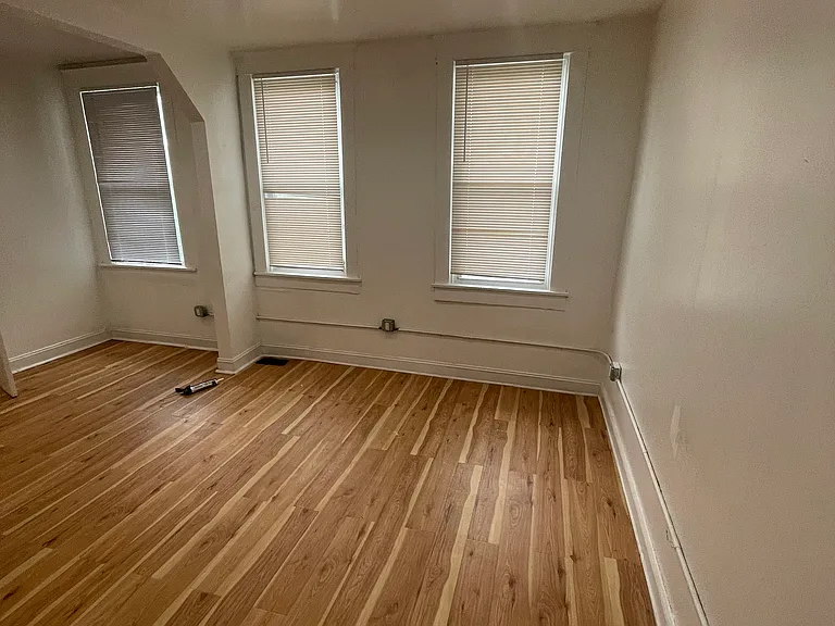 2323 Bryant Ave — Photo 1
