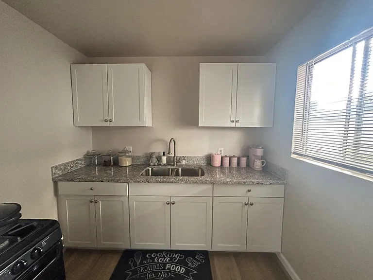 1233 Jeffrey St — Photo 2