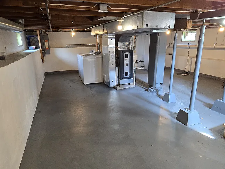 Clean basement, Tons of storage