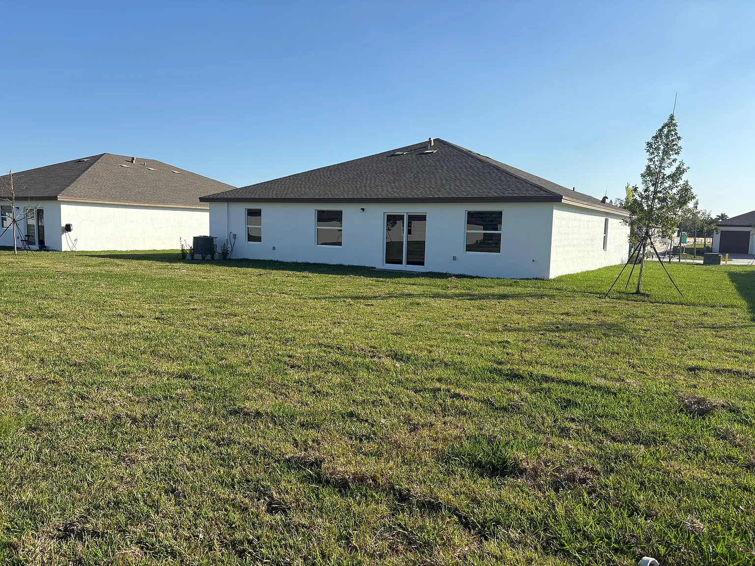5 bed, 10573 sqft, $4,500 — Photo 3