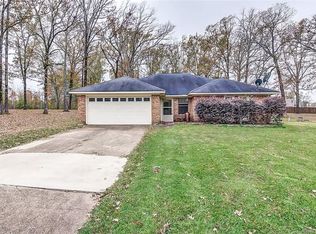 349 Angie Cir, Benton, LA 71006