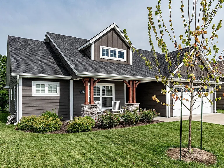7416 Pemberton Dr — Photo 1