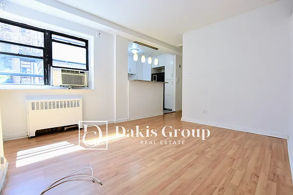 Rented by Dakis Group LLC | media 10