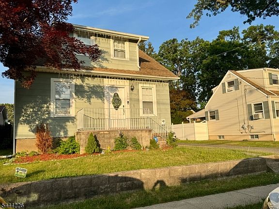 2nd image of 165 5Th Ave