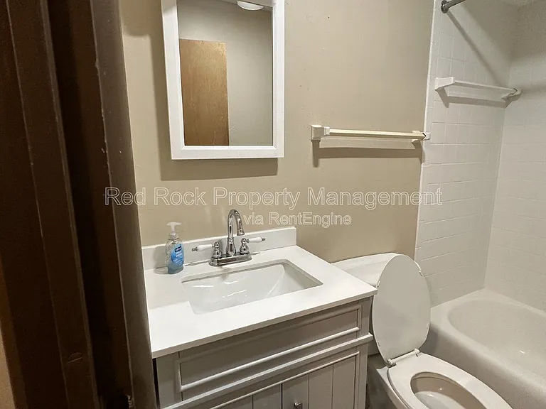 349 W Grand Ave #206 — Photo 6