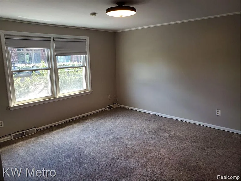 553 N Old Woodward Ave — Photo 14