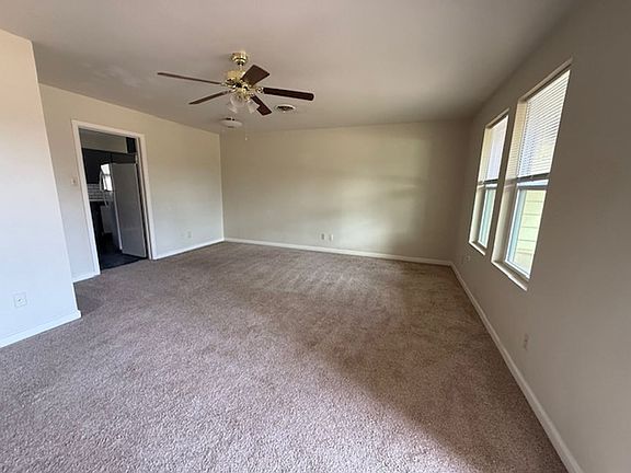 3rd image of 806 Redwood Dr