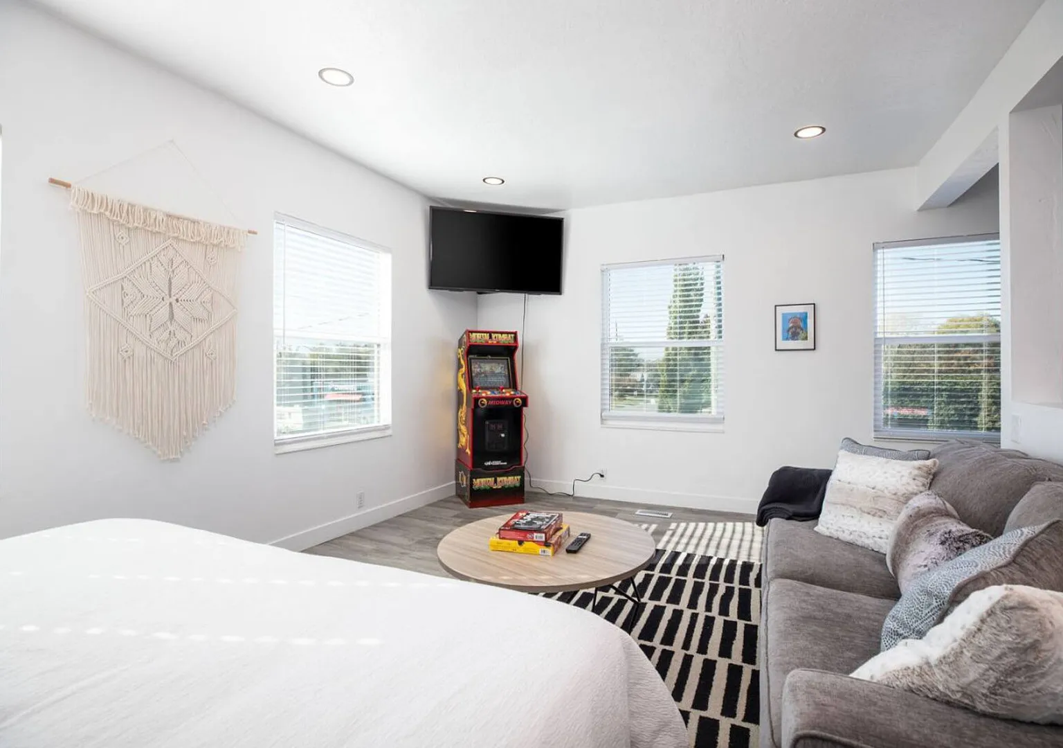 The Barber Loft-Close to Downtown, 35 Mins to Ski! — Photo 3
