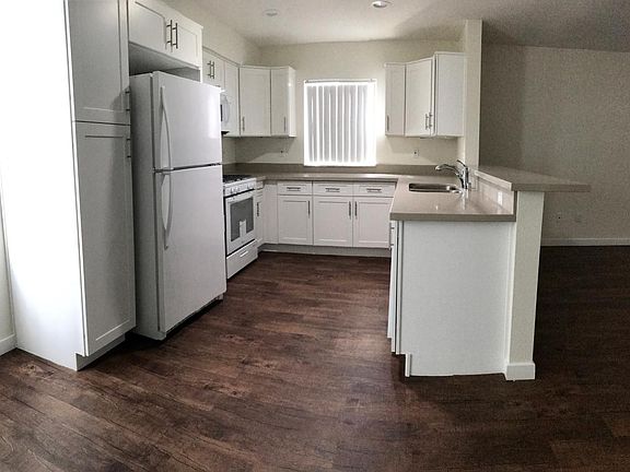 56 Kingswood Kitchen 2