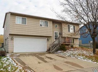 1100 N Homestead Cir, Sioux Falls, SD 57103