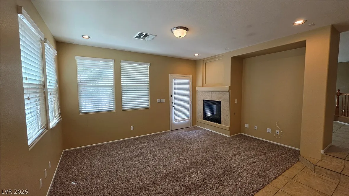4 bed, 2.5 bath, 2799 sqft, $2,527 — Photo 4