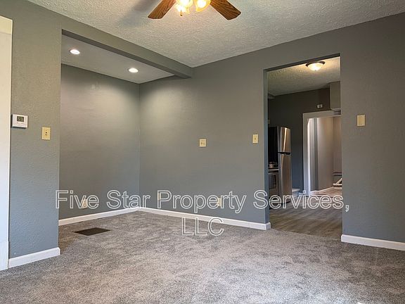 4th image of 229 W Allen St