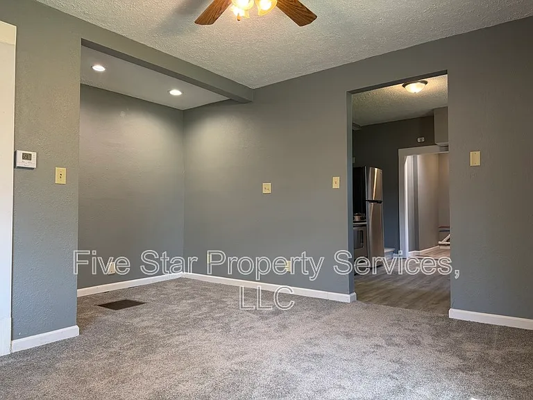 229 W Allen St — Photo 4