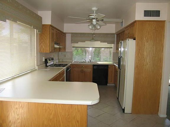2nd image of 922 E Lobster Trap Ln