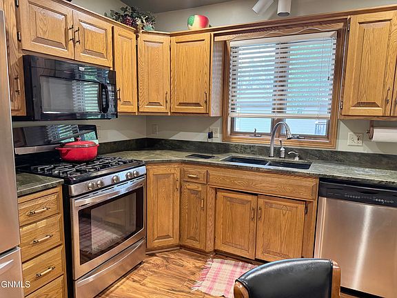 5th image of 215 Laredo Dr
