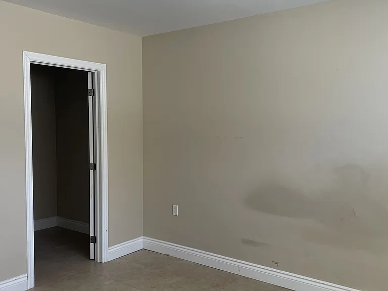 179B The Queensway S — Photo 25