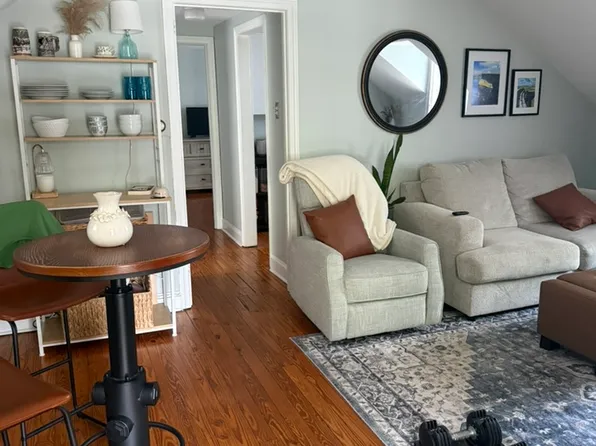 134 State St APT 6, Newtown, PA 18940