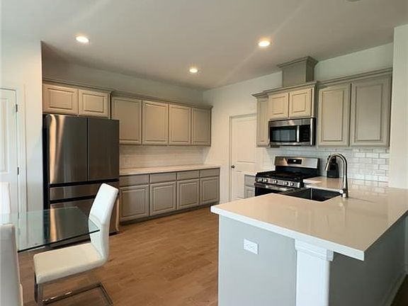 3rd image of 2417 Paso Dr