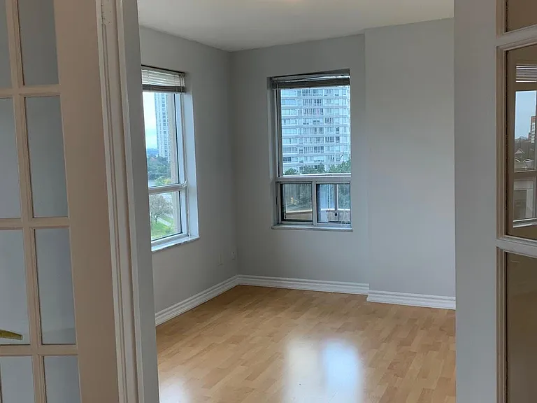 25 Kingsbridge Garden Cir #517 — Photo 9