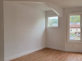 2824 W 3rd St #1, Duluth, MN 55806