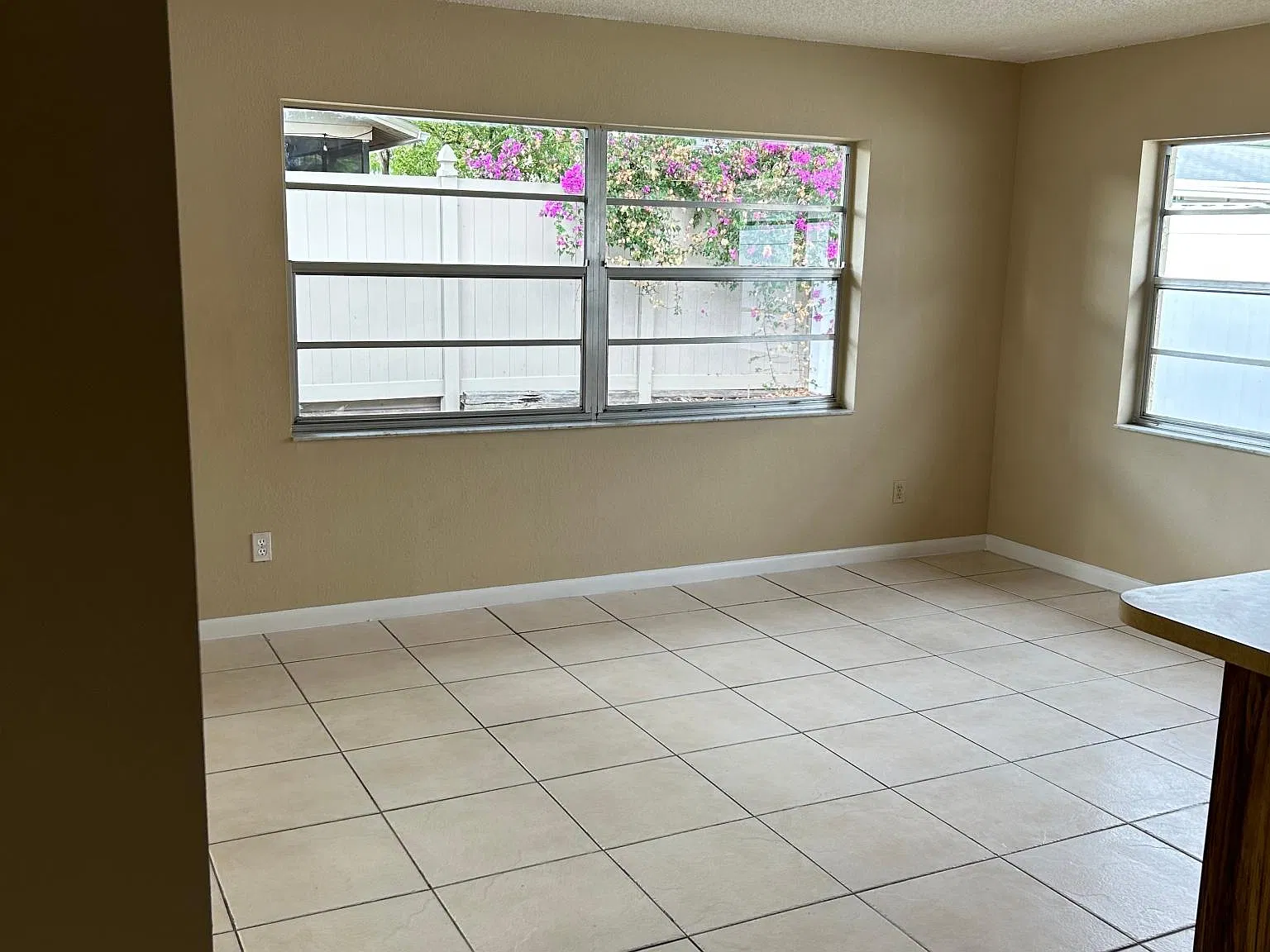 2 bed, 1272 sqft, $1,600 — Photo 2