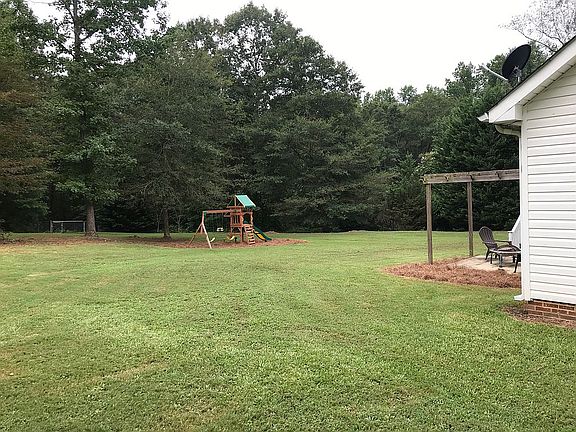 4th image of 107 Leland Hgts Dr