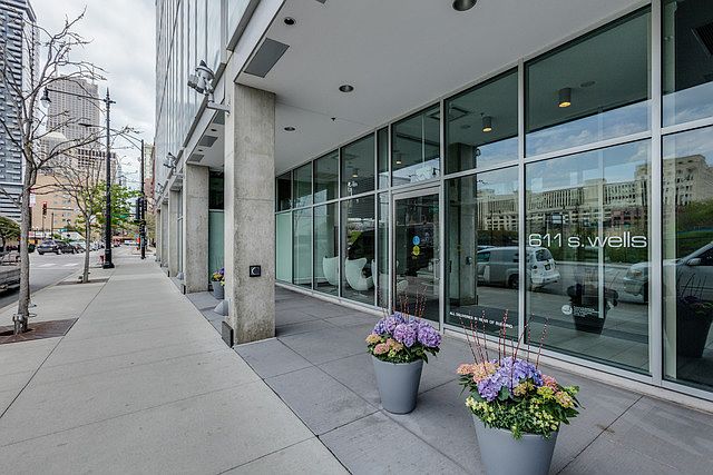 1st image of 611 S Wells St #1001