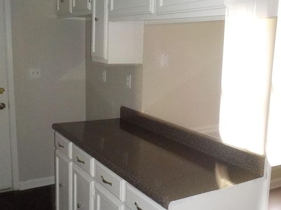 5th image of 3795 Lucerne Dr