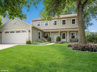 30W061 Kensington Dr, Warrenville, IL