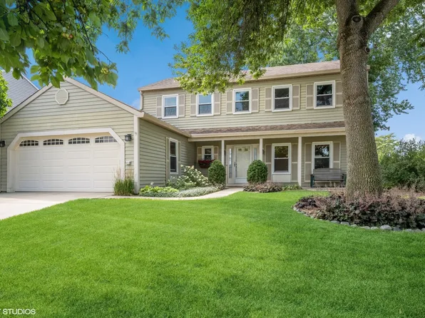 30W061 Kensington Dr, Warrenville, IL 60555