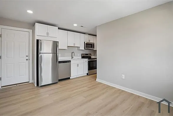 1410 Young St SE #6 — Photo 7