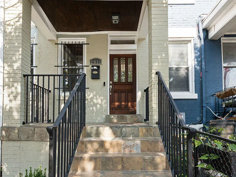 2911 Sherman Ave NW — Photo 2