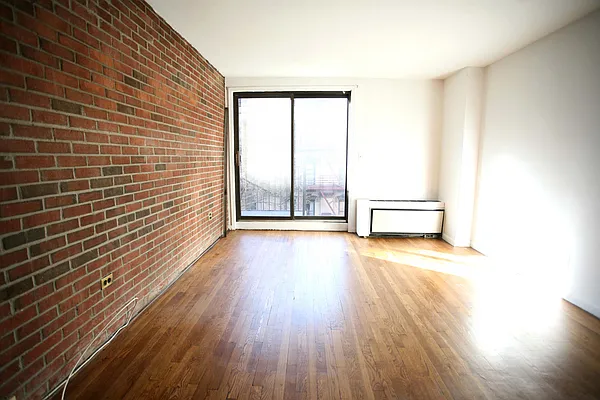 Rented by Avenues Real Estate | media 10