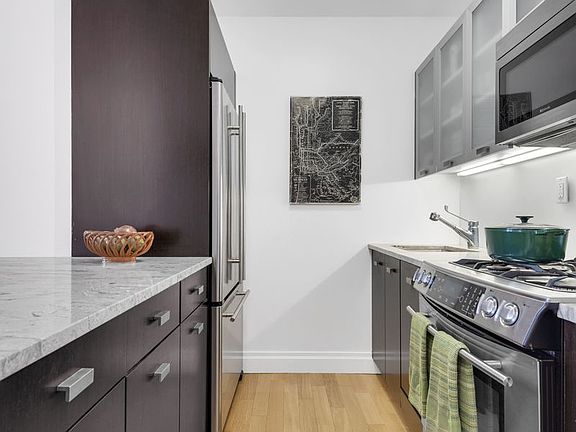 5th image of 211 E 46th St #19E