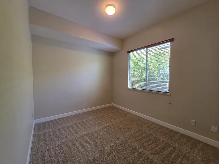 1406 Yukon St — Photo 24