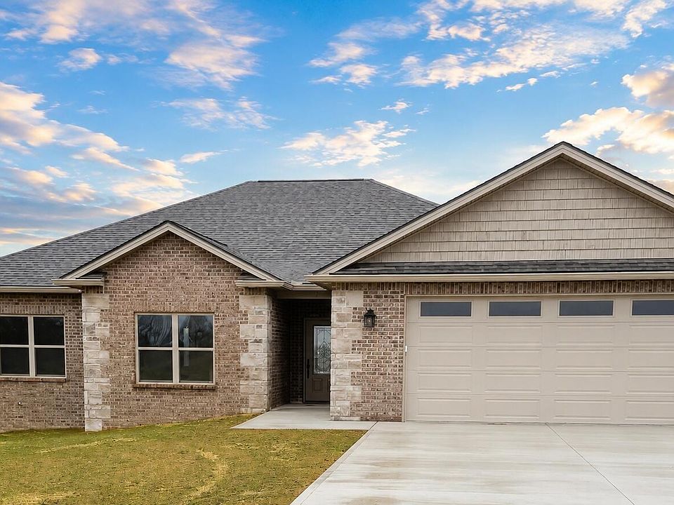 1st image of 231 Tuttle Ln