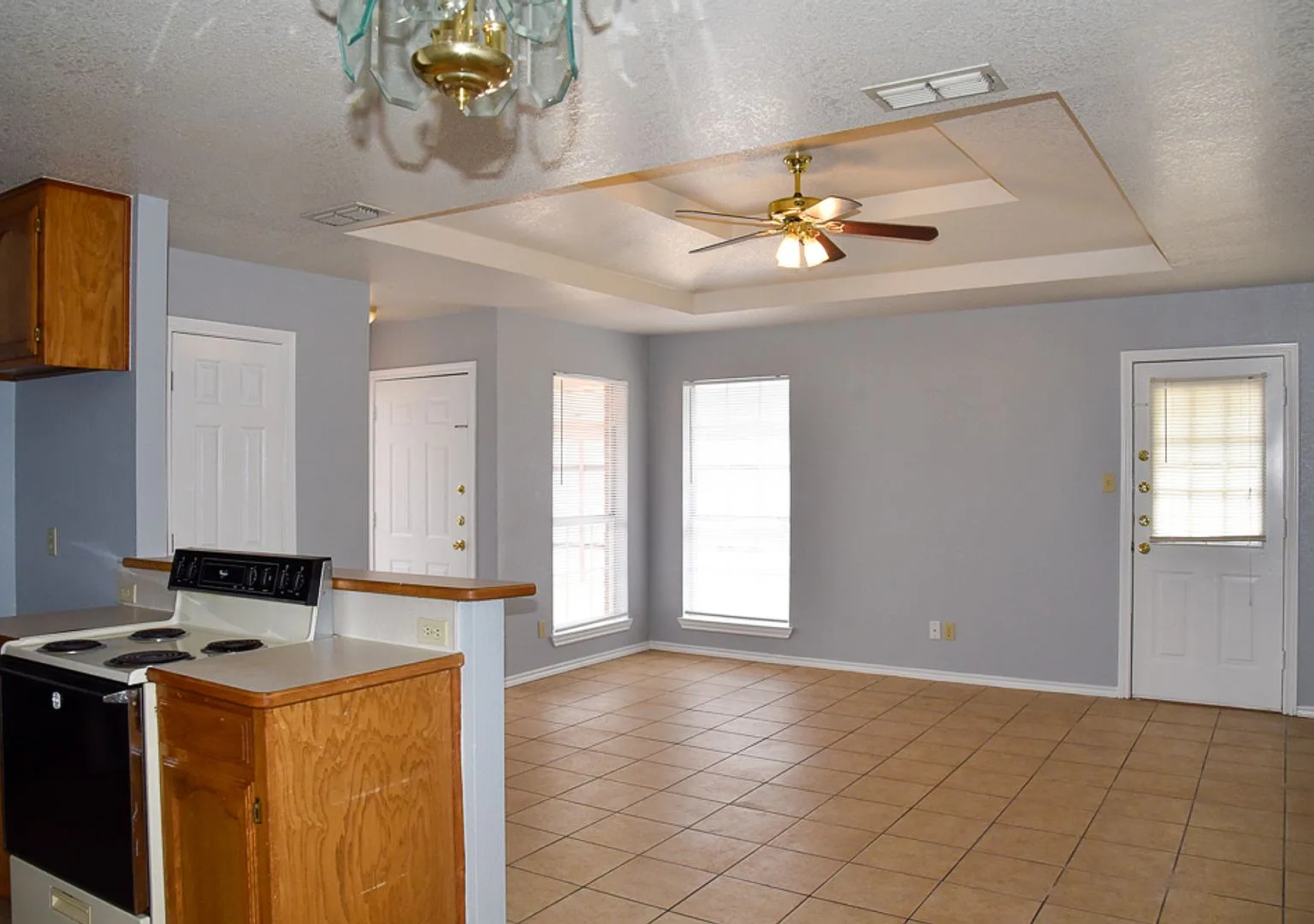 Spacious 4 Bedroom 2 Bath duplex Decatur TX — Photo 4
