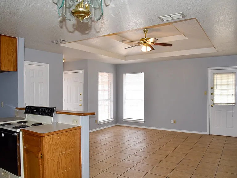 602 Crestridge Ct — Photo 4