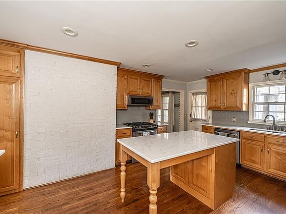 5th image of 227 W Lakeshore Dr SE