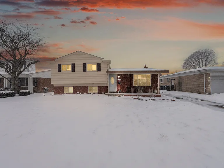 36331 Bagdad Dr — Photo 1