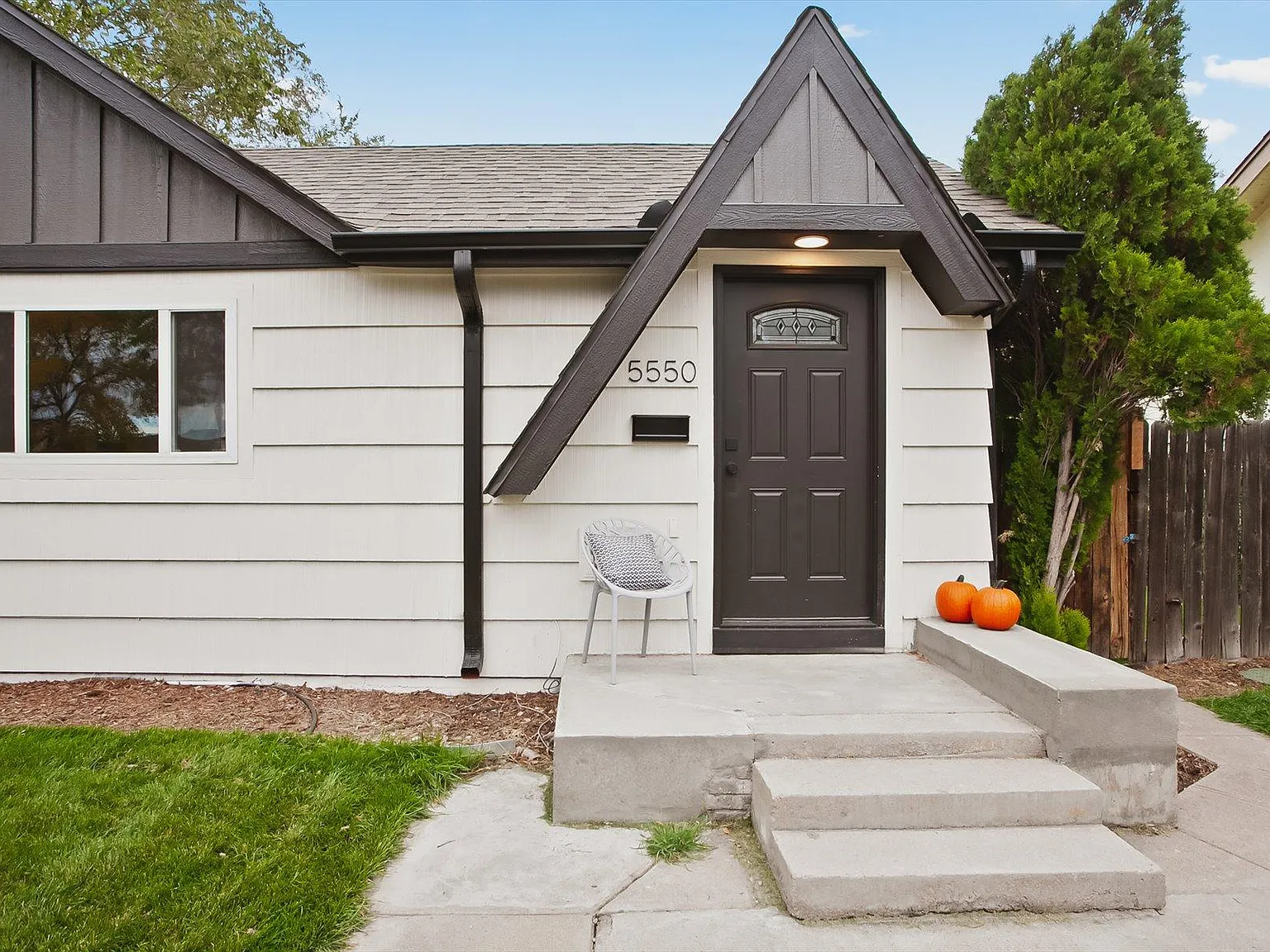 5550 S Curtice St — Photo 4