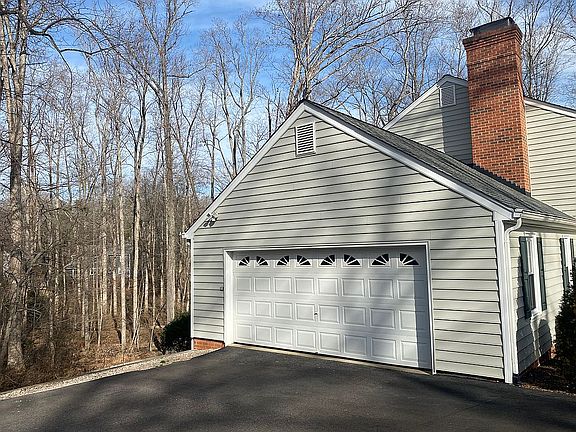 2 CAR GARAGE