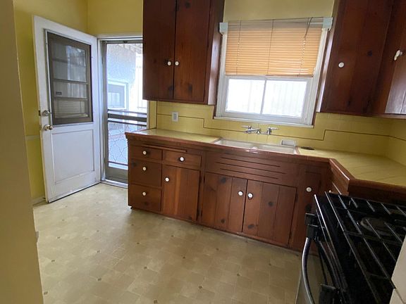 5th image of 2111 S Bentley Ave #1