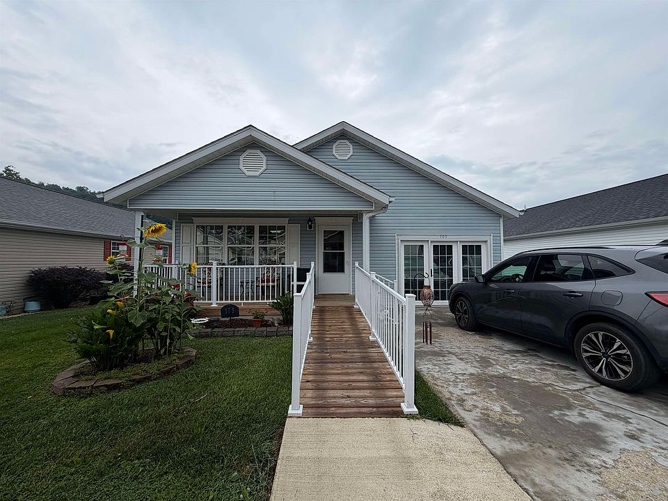 1st image of 105 Palm Dr