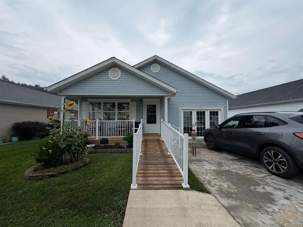 105 Palm Dr, Huntington, WV 25705