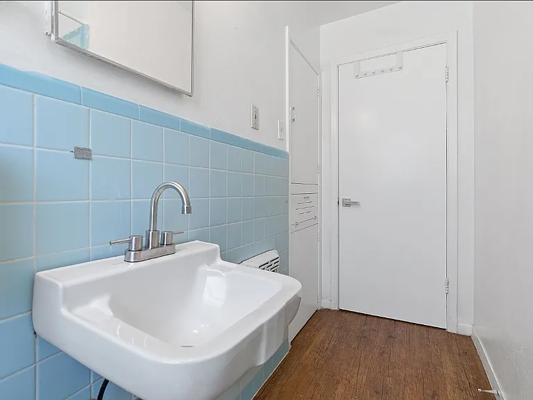 1504 Drake Ave — Photo 9
