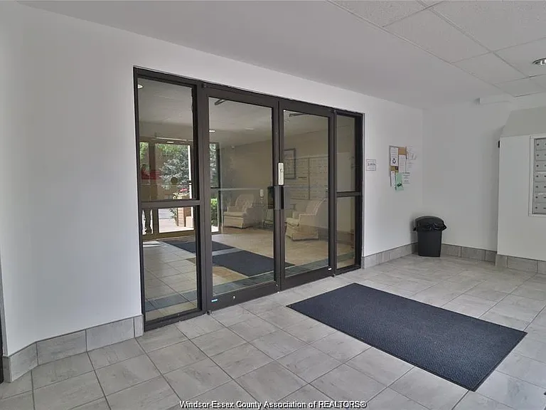 3000 Sandwich St #201 — Photo 2