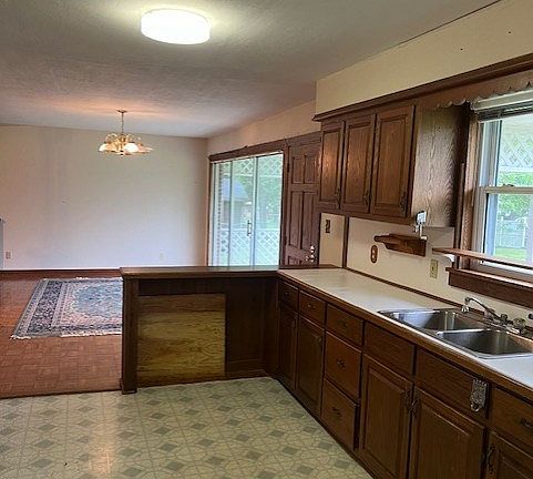 3rd image of 1805 E Vine St